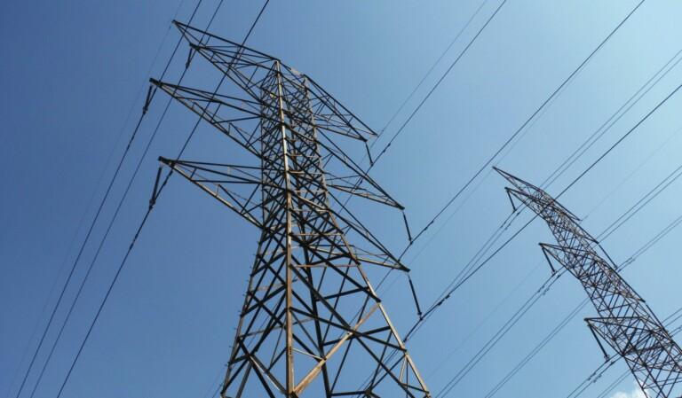 Forbrugernes holdning til virksomheder i energisektoren er tilbageholdende – virksomhedernes omdømme ligger i gennemsnit på et rimeligt niveau